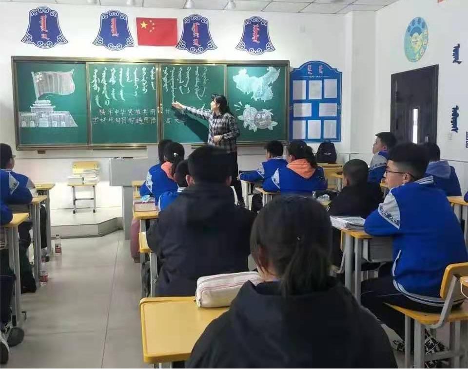 在进一步严格落实疫情防控要求的前提下,鄂托克前旗蒙古族中学的