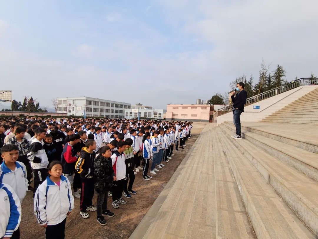 关注开学第一课我第一次登上了大讲台