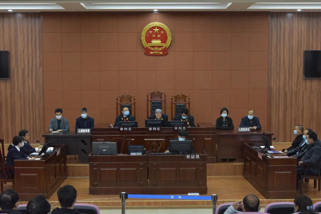 庭审现场寻甸法院敲响民事公益诉讼第一槌