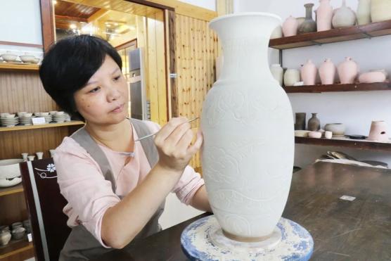 三月巾帼红心里的话儿说一说第一辑