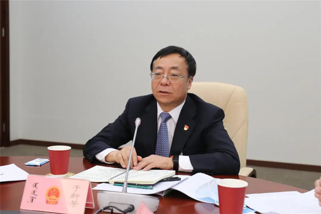 市委副书记,政法委书记于新芳,市人大常委会副主任杨明作为达旗团代表