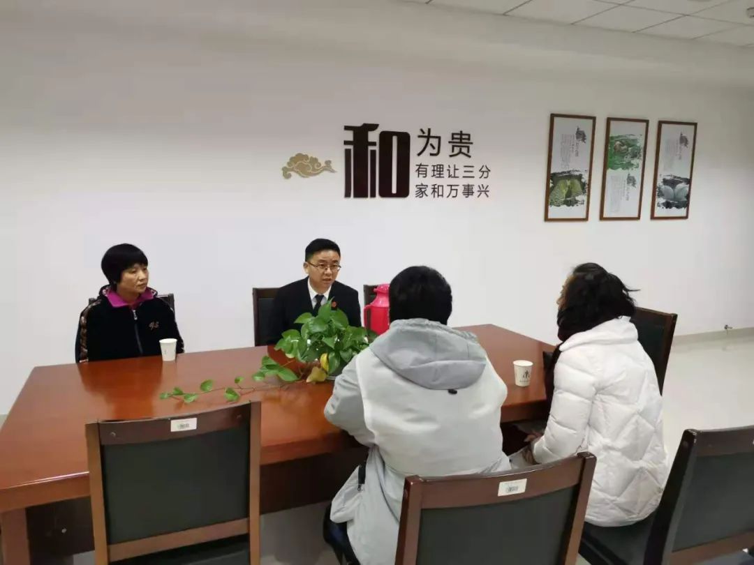 法院调解有温度情感咨询师助法官断好家务事