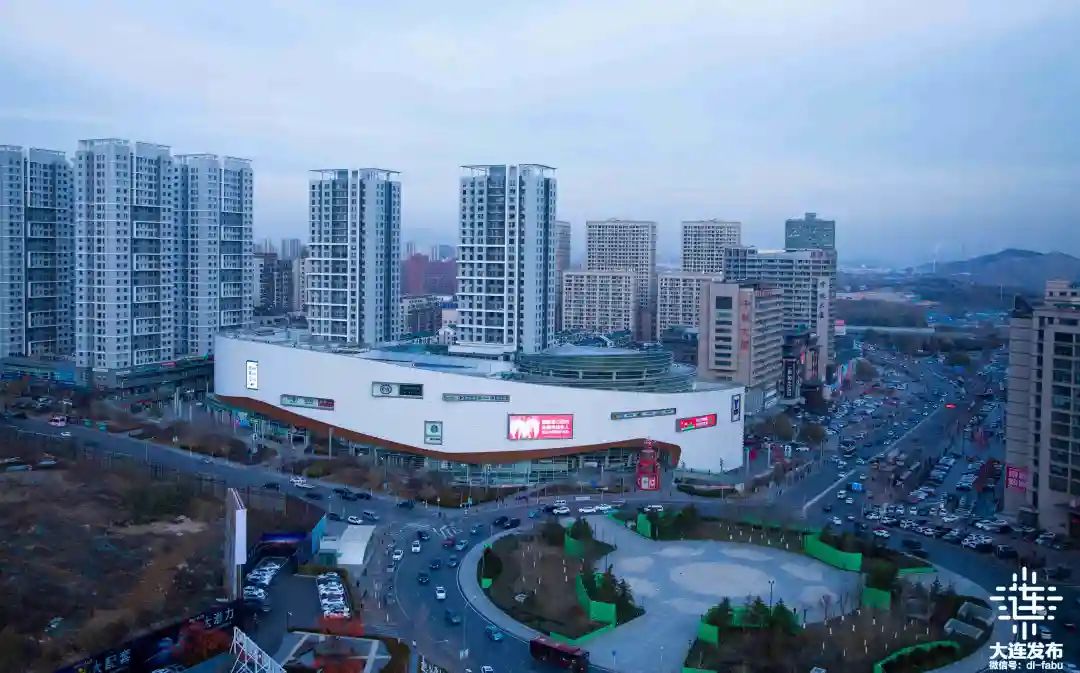 等商业创意营销活动;● 由华南广场地铁站沿中华西路向东开发地下商街