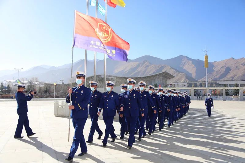 拉萨支队党委组织指战员赴西藏百万农奴解放纪念馆实地见学