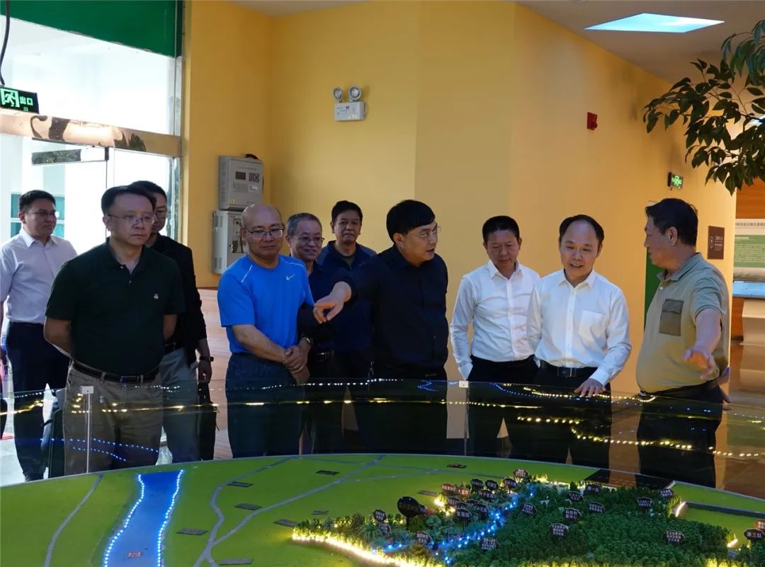 云南省副省长张治礼到西双版纳州调研科技和教育工作