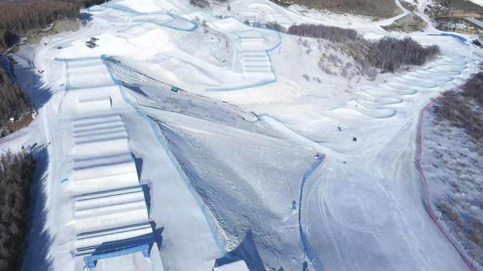 国家冬季两项滑雪中心,国家越野滑雪中心组成的古杨树场馆群,另一个是