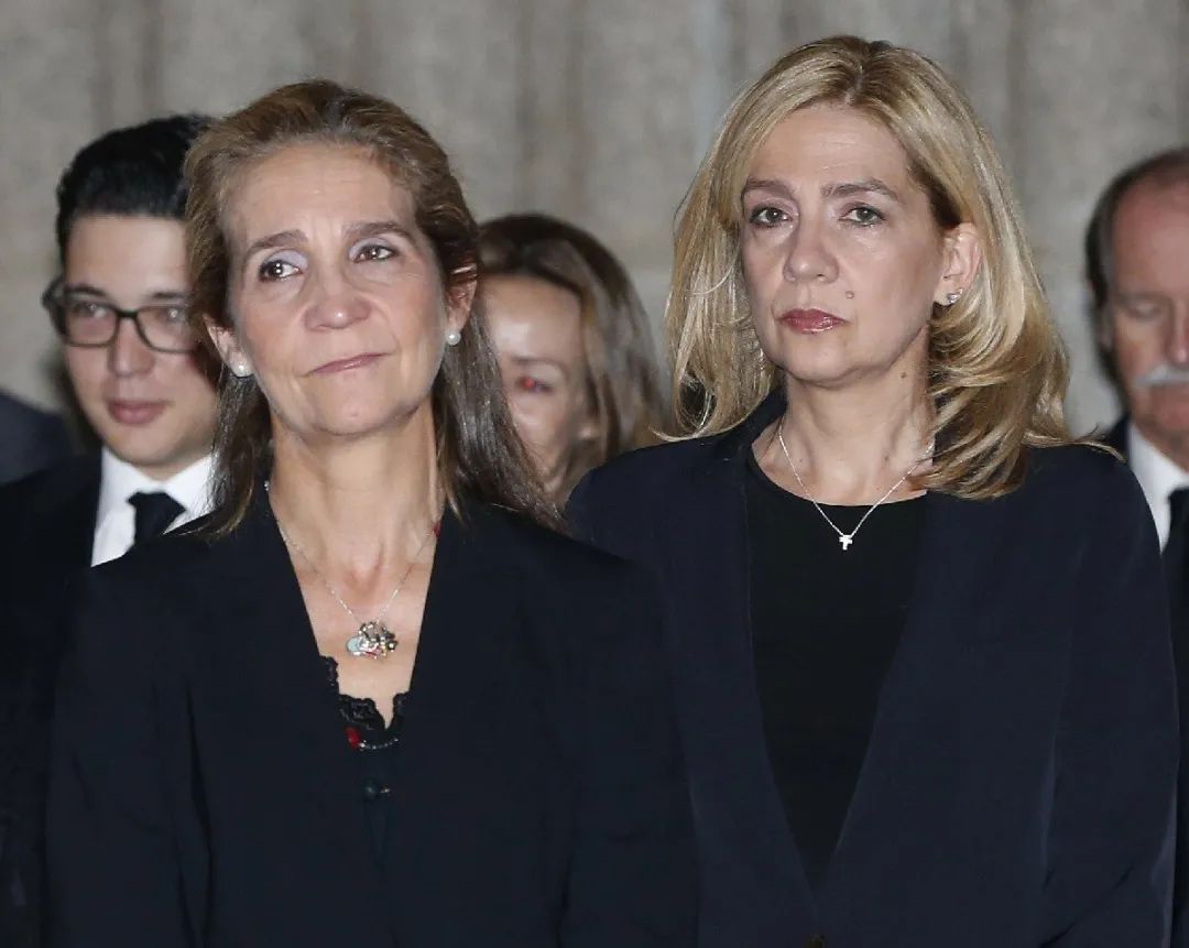 两公主埃琳娜和克里斯蒂娜 图自社交媒体《世界报》介绍称,两位西班牙