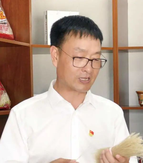 全国人大代表裴春亮 全国人大代表,河南省辉县市张村乡裴寨村党支部