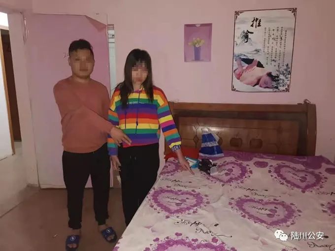 不堪入目民房内暗藏猫腻民警破门而入发现两对男女在