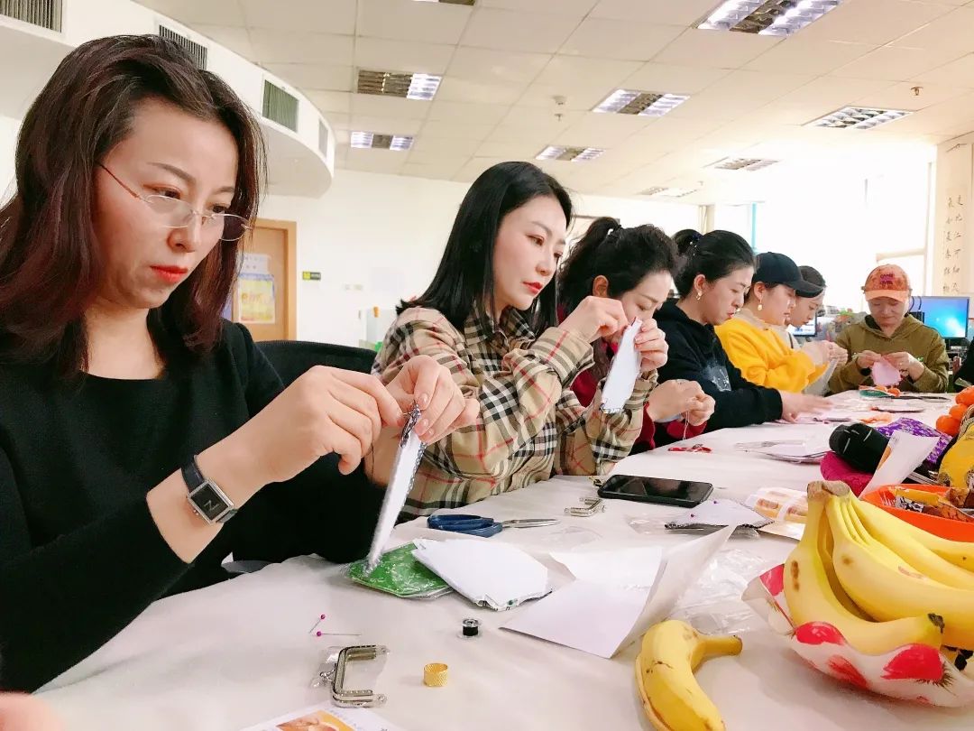 快来看经广的女将们竟然会做女红