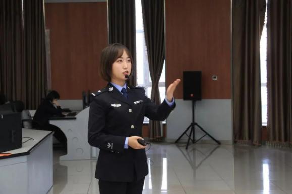 警营她力量女警李姝95后女警在警营绽放青春之花
