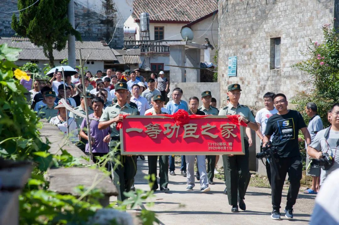 2020年我们这样讲金华好故事军人本色他用英雄壮举践行初心使命