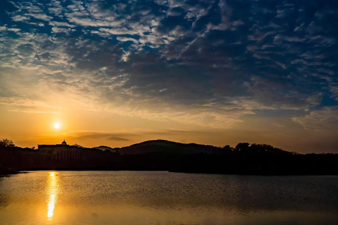 春风沉醉的傍晚去镜山湖看落日吧