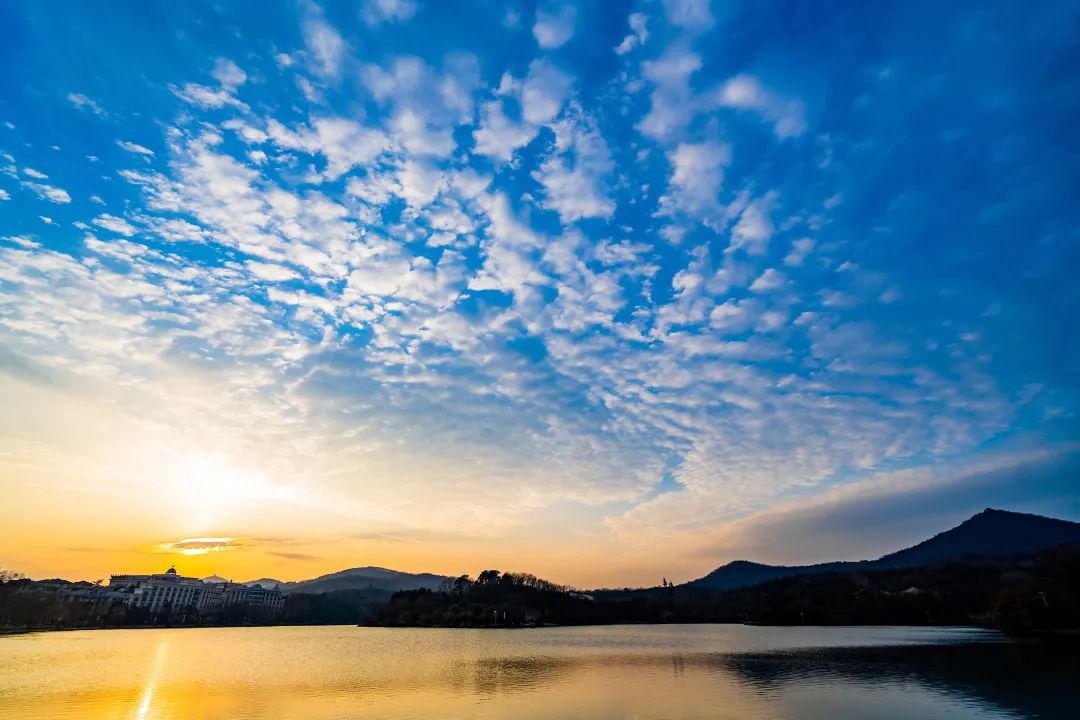 春风沉醉的傍晚去镜山湖看落日吧