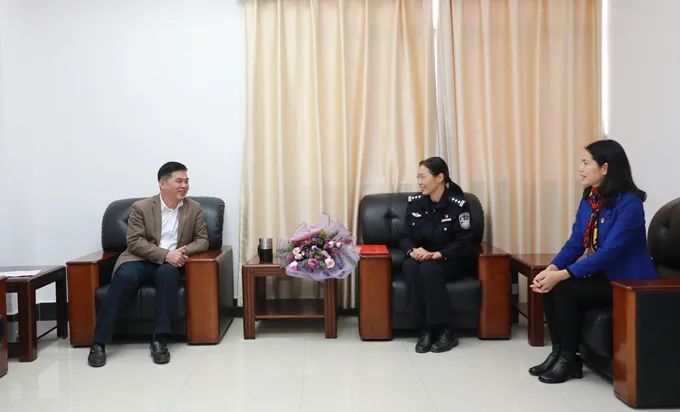 特别关怀丨玉林市领导走访慰问女性先进典型代表