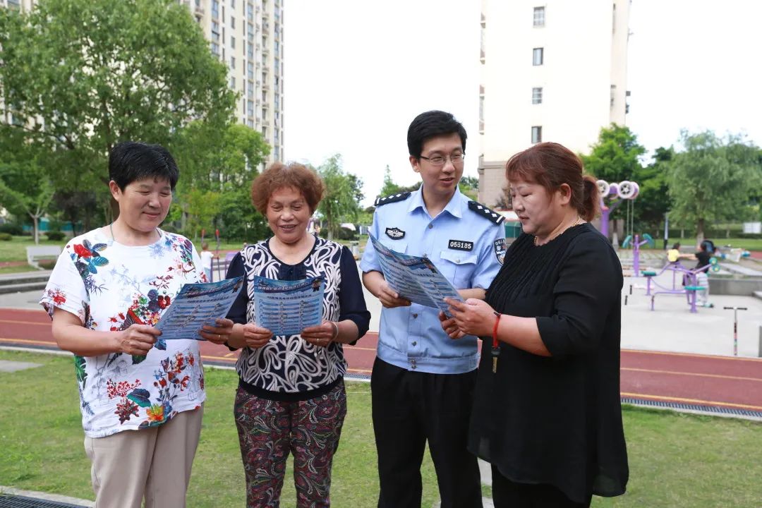 喜报奉贤民警潘宏获评上海公安十佳优秀社区民警