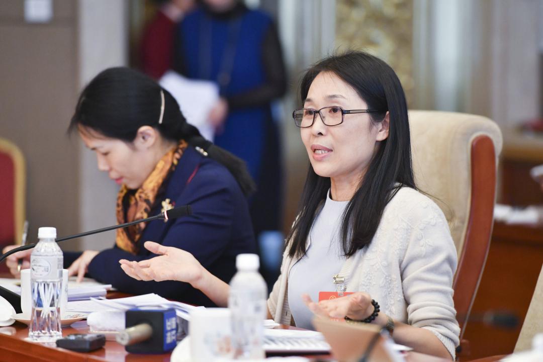 连线全国两会她是杭州知名的医学女神你的芳华有她在守护