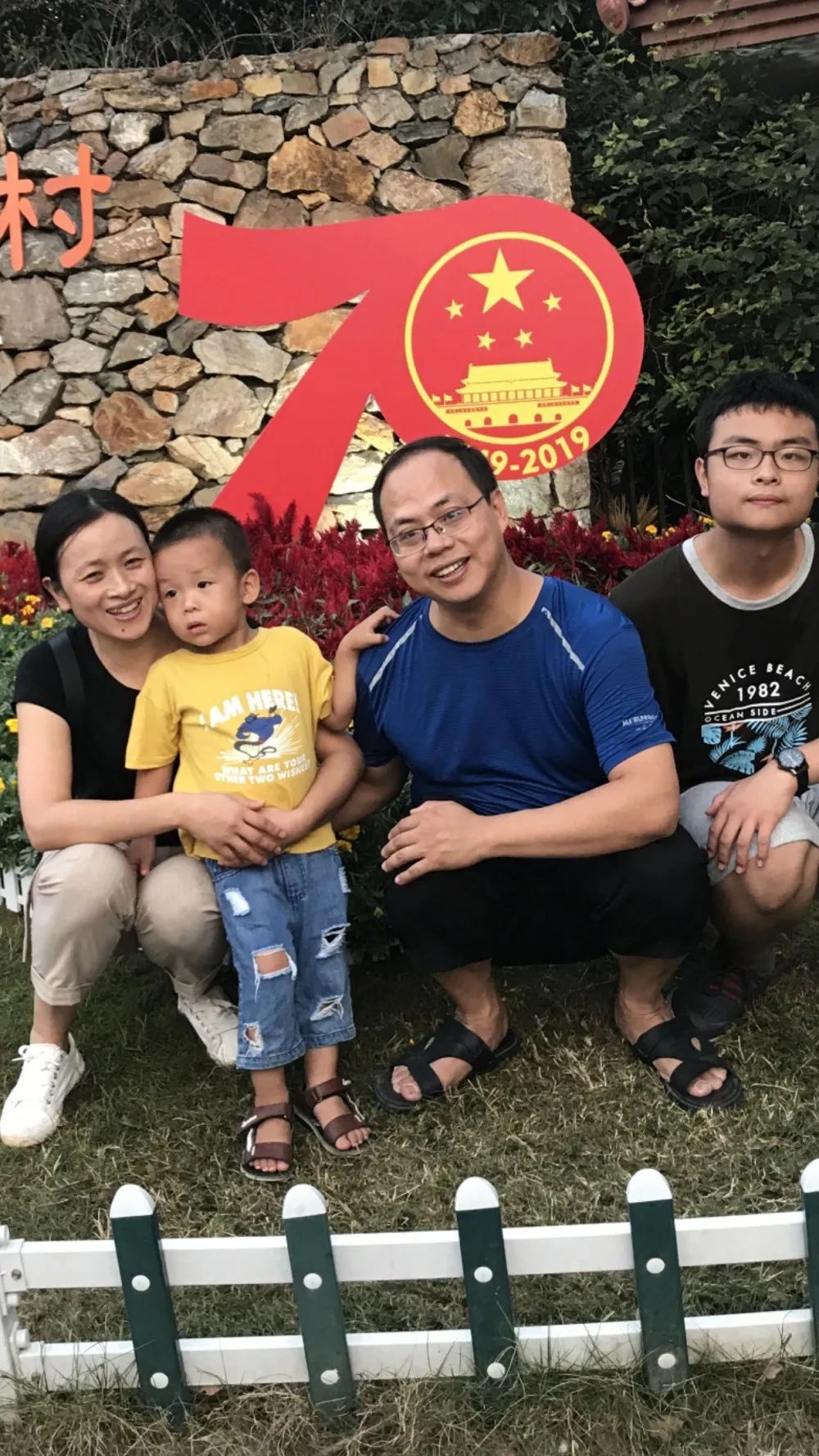 熊伟庭是渝水区人和乡卫生院的院长,她的妻子李旦是城南办社区服务