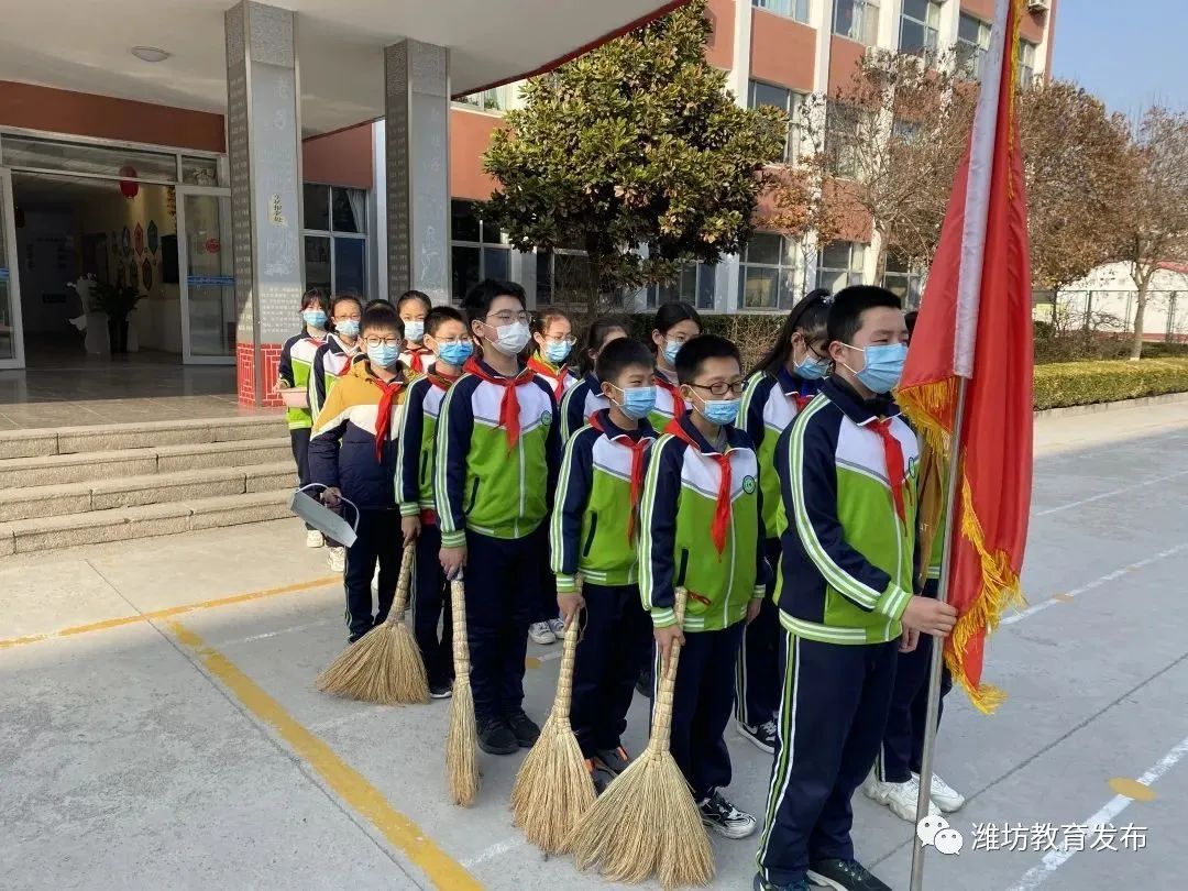 為進一步增強全體黨員的服務,奉獻意識,3月4日下午,濰坊錦程小學黨