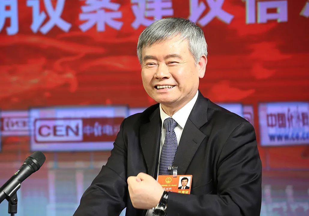 全国人大代表,清华大学政治经济学研究中心主任蔡继明在今年全国两会