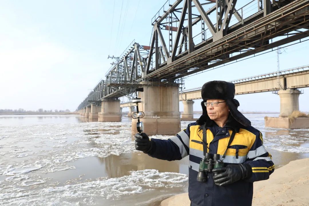 缓慢最大的钢梁桥是包(头)兰(州)铁路线上三盛公黄河铁路大桥文开河