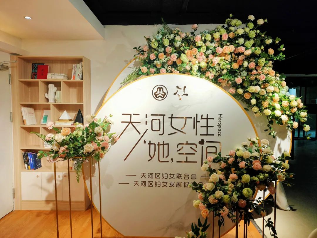 关于领峰环球直播间黄金白银交流直播平台的信息 第2张
