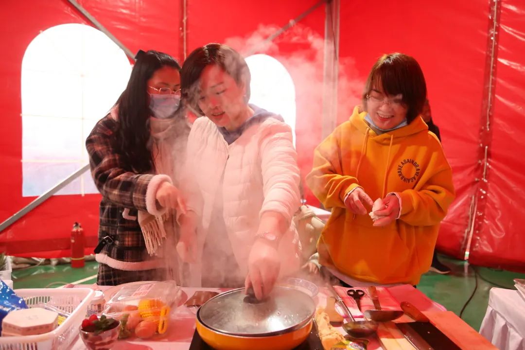 新鲜发布女神节湖北工建烹饪大赛来了