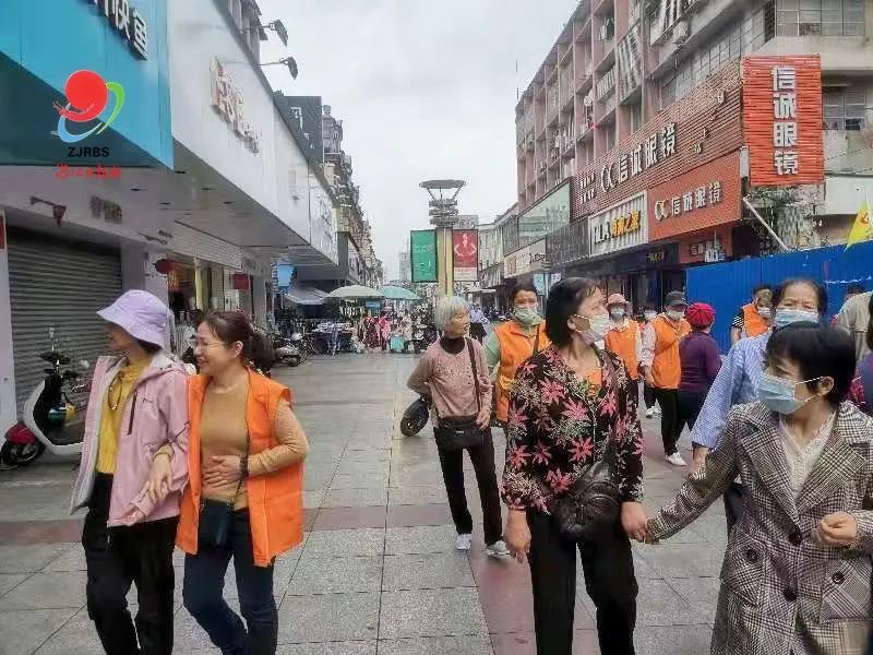 他们在湛江街头唱起了党歌