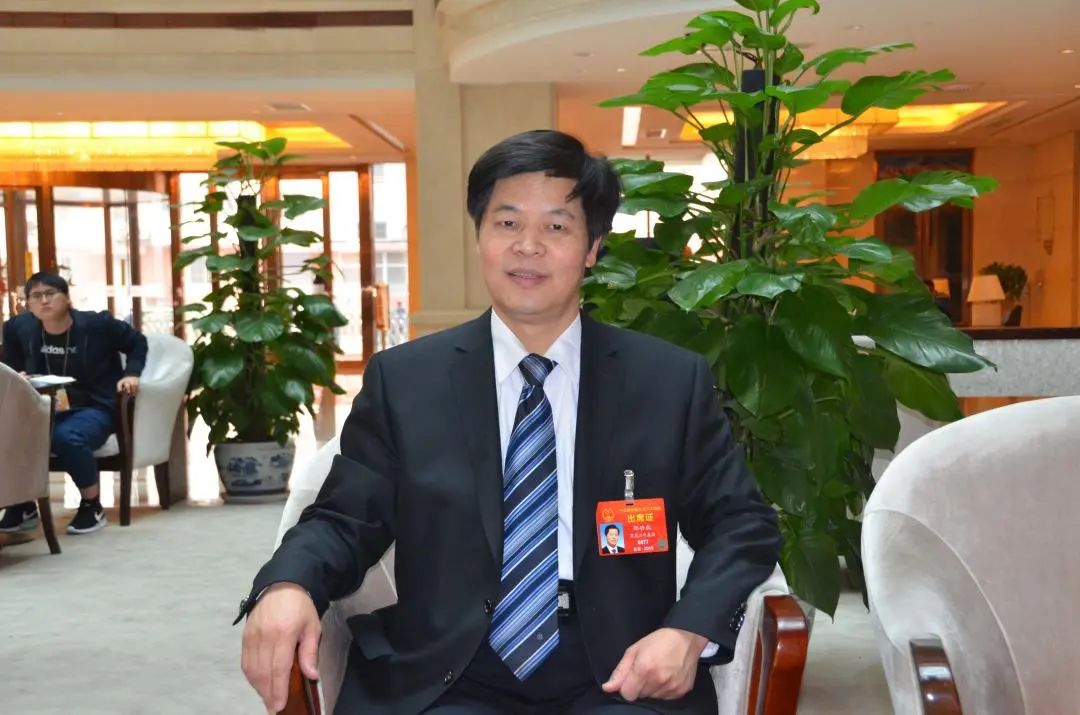 全国人大常委会委员郑功成谈如何完善中国特色社会保障体系