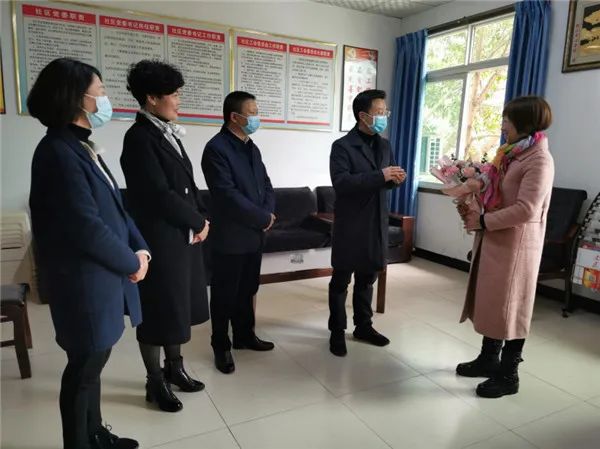 县委书记毕胜开展三八妇女节走访慰问活动