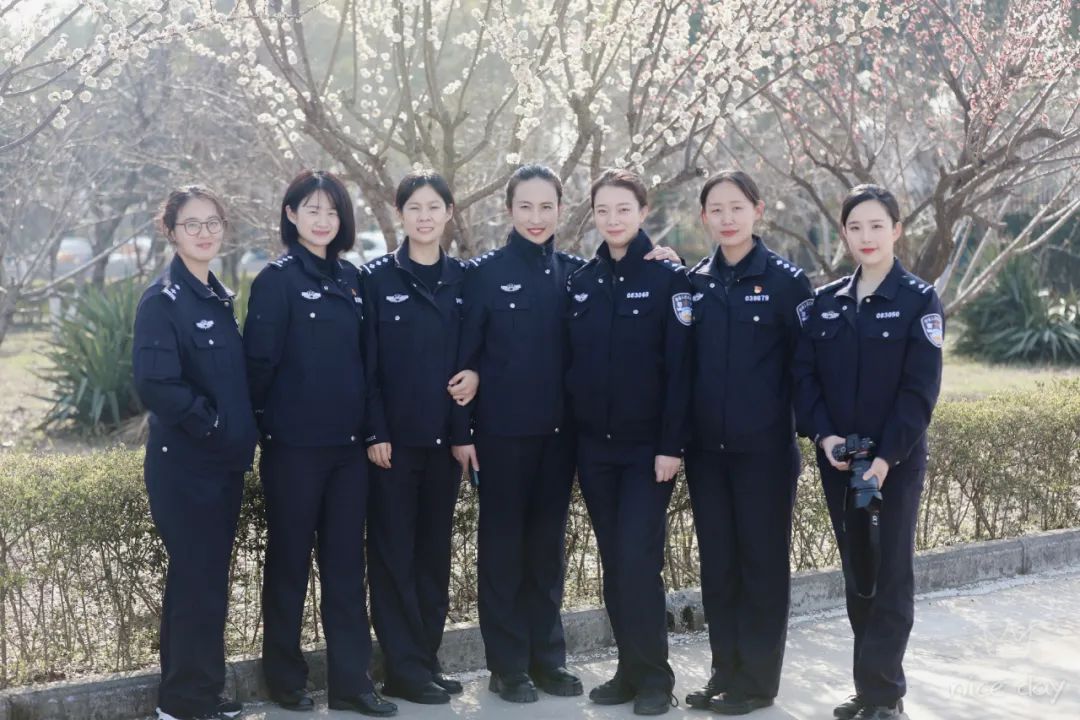 的摄影师在准备本期影像素材时,大家都表示现在和父母孩子合影太少