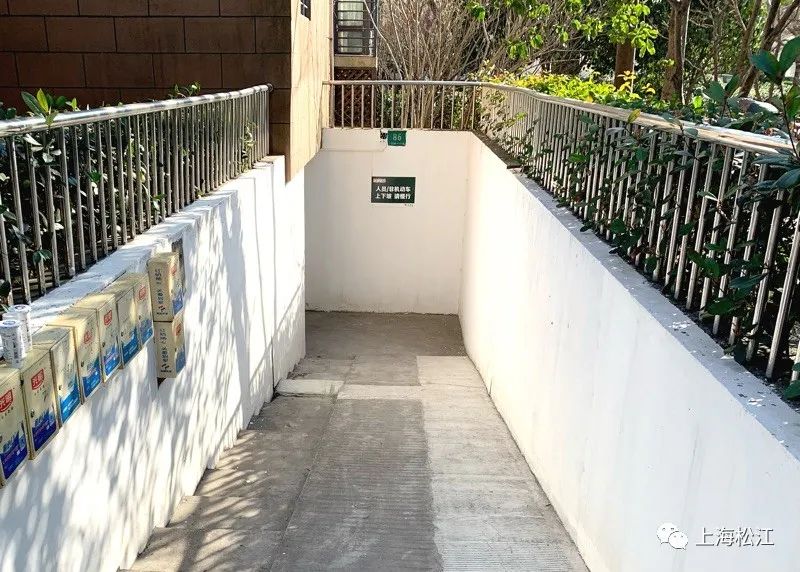 因此,在地下室的方案设计中,除了坡道,照明设备等基础改造外,还加装了