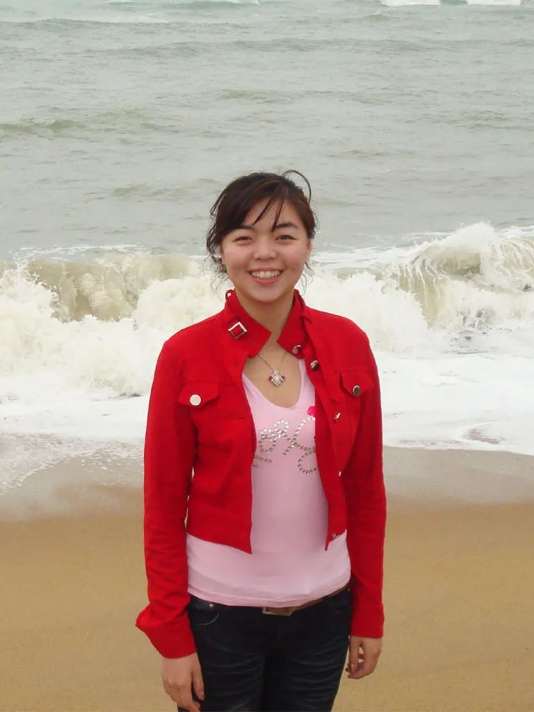 齐雪妮,女,汉族,1983年11月1日出生,中共党员,2008年参加公安工作