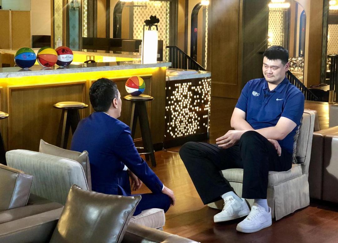 如何做好人物访谈央视主持人鲁健对话中传学子