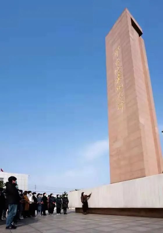 立足岗位建功立业,3月7日上午,县妇联组织30名妇女干部到邢台地震纪念