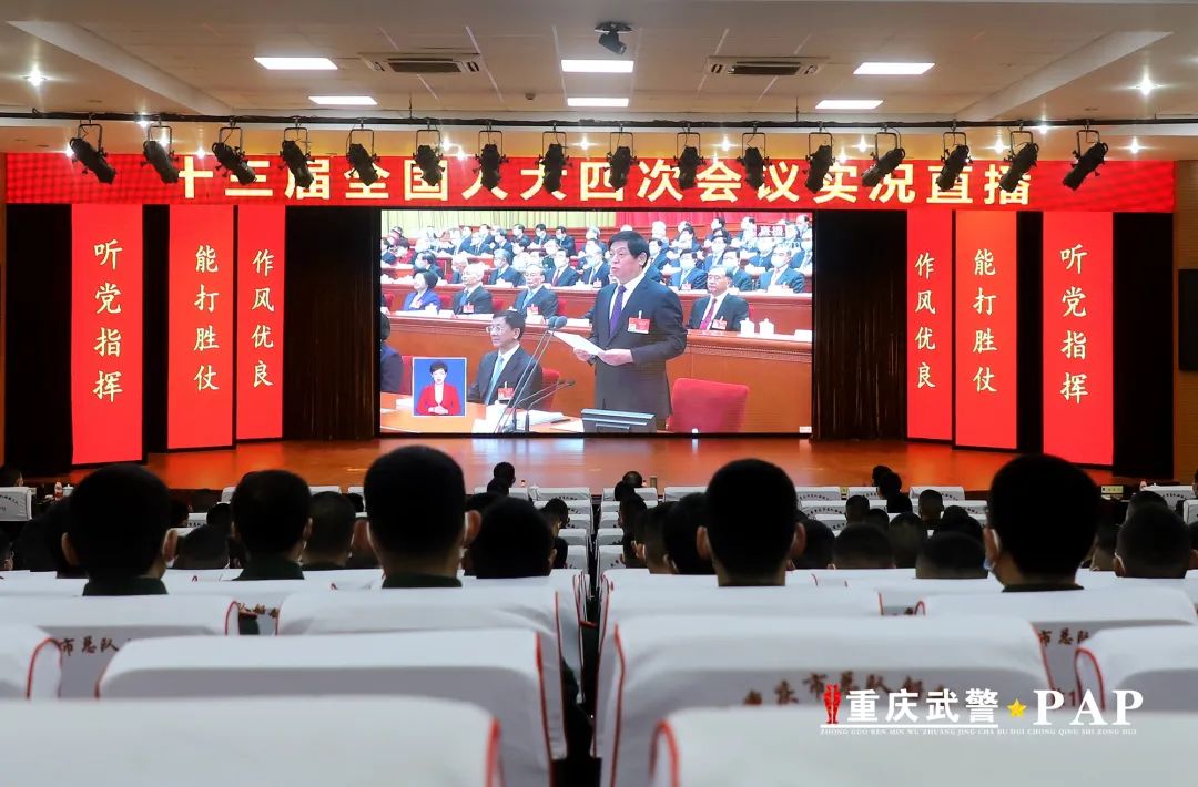 为确保官兵及时收听收看全国"两会"开幕式,总队党委高度重视,及时安排