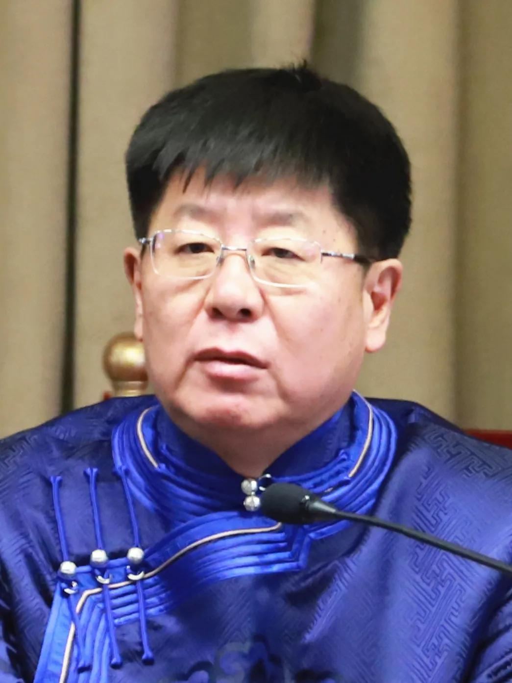 全国人大代表,黑龙江省杜尔伯特蒙古族自治县县委副书记,县长 张家文