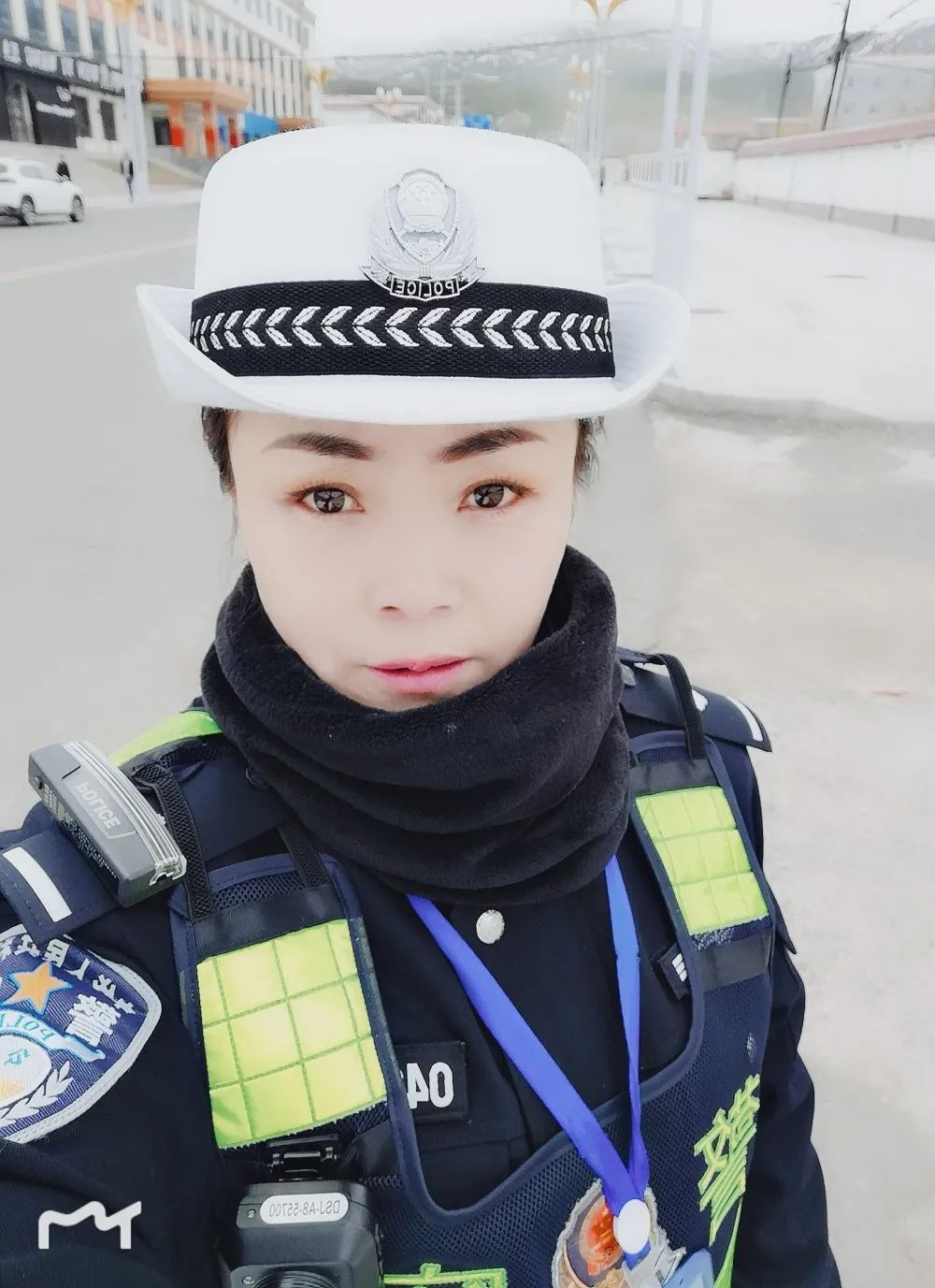 果敢女交警图片