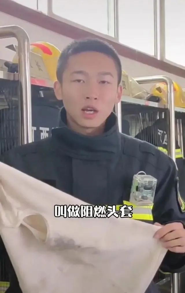 这位中学校长昨天刷屏飞行中机长和乘务长互殴东海航空通报