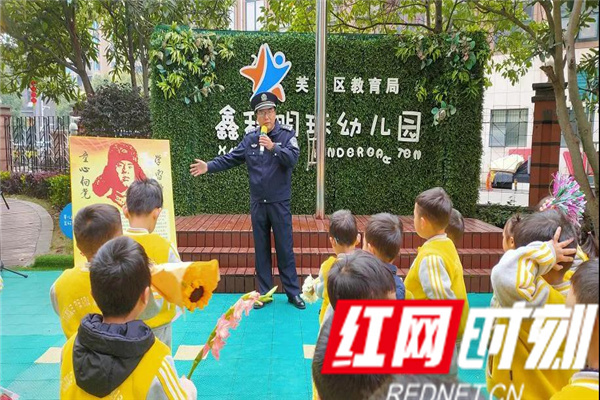 中國好人,芙蓉區道德模範劉頭仔通過宣講,帶領幼兒園小朋友們一起學習