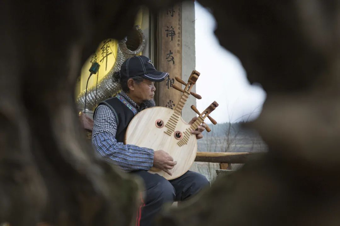 安荣发和他的非遗月琴