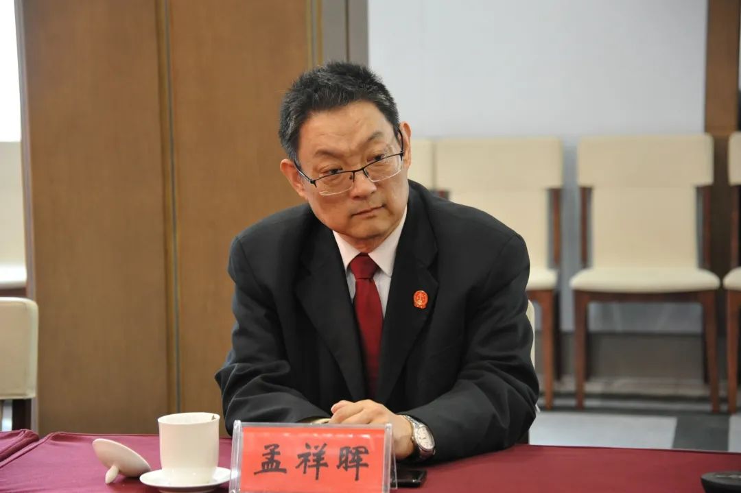 院领导殷方昭,吉兴国,孟祥晖,刘兴盛,办公室主任王伟及全院64名正式女