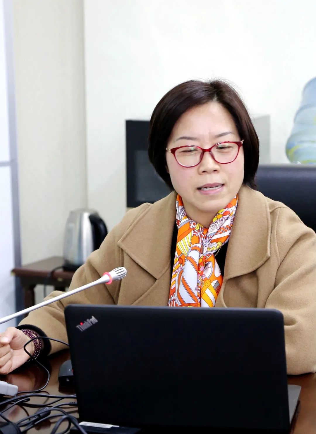 区人民政府副区长张娣芳;上海市第六人民医院党委书记陈方,院长殷善开