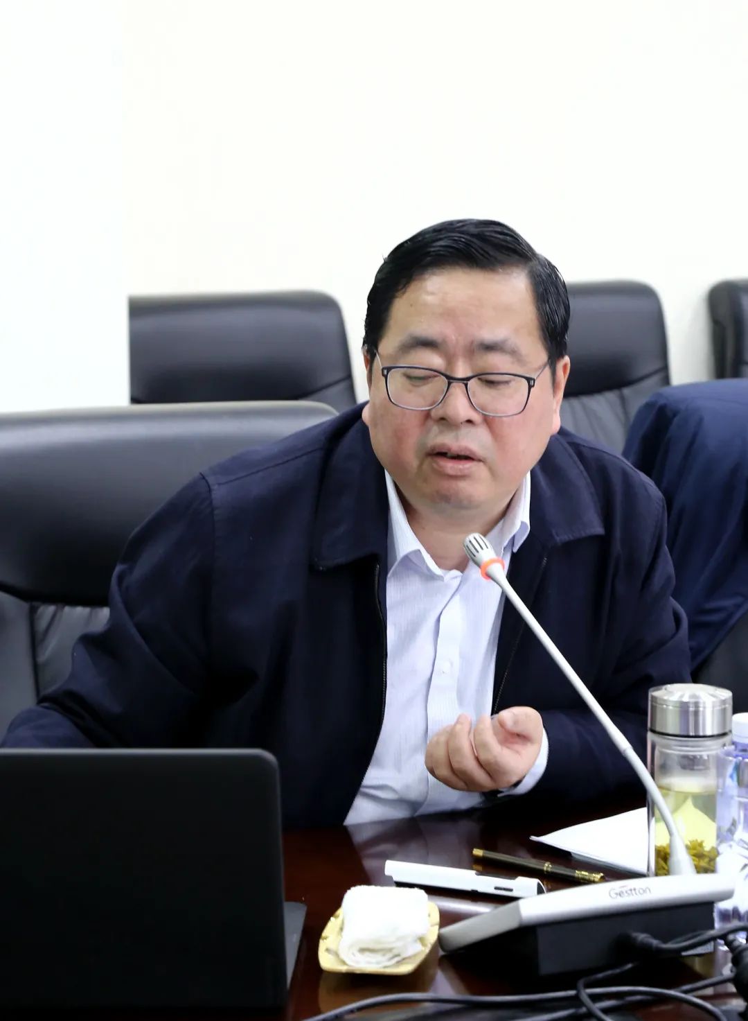 会上,市六医院派驻主任何耀华,陆志刚,郑起,李华萍,秦海军,陈忠分别