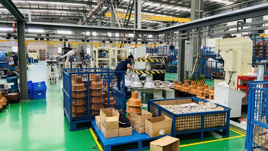 生产车间里却没几个工人?金山这家公司凭啥能逆势增长