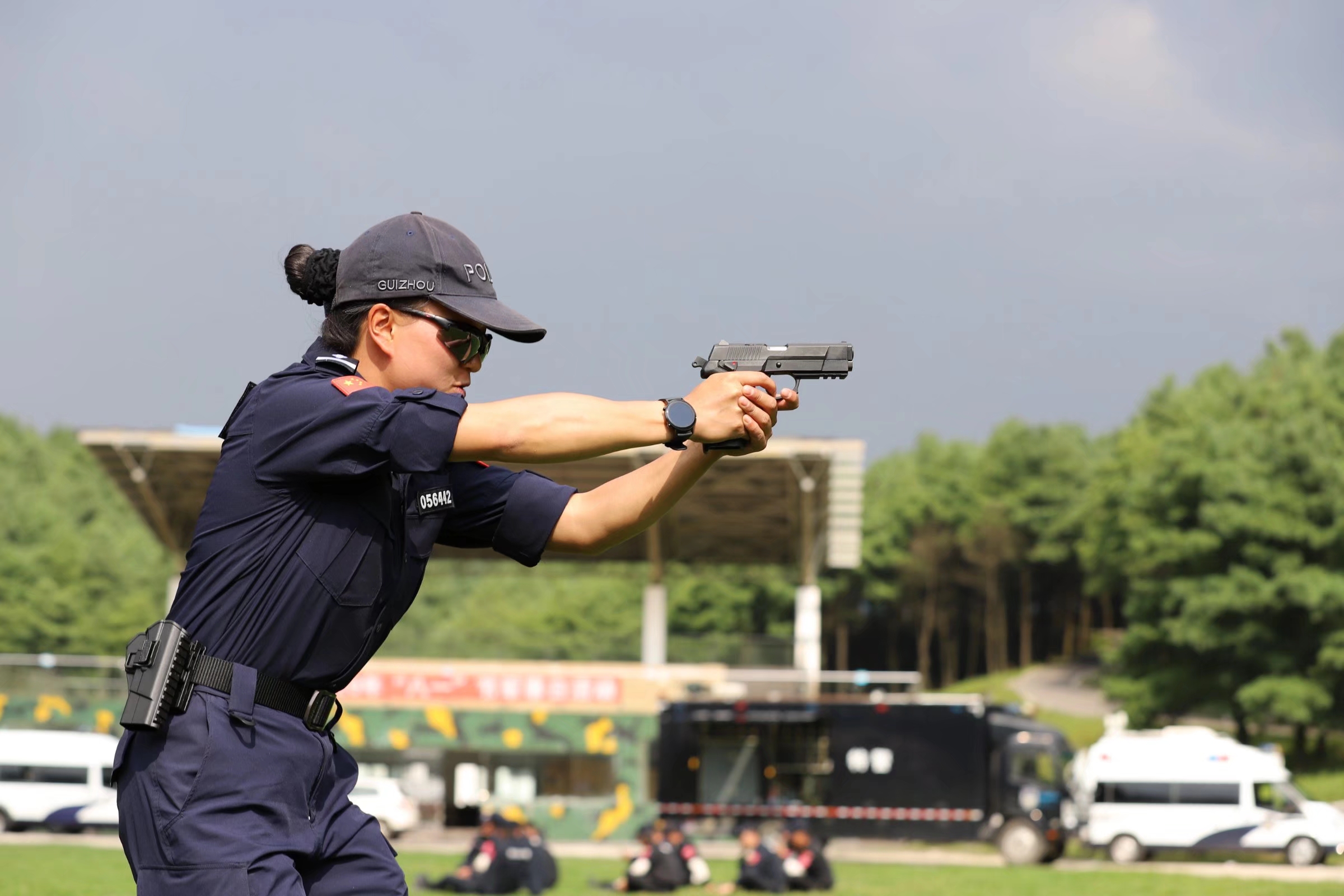 三八节致敬女警汪洁铿锵玫瑰别样红巾帼女警展风采