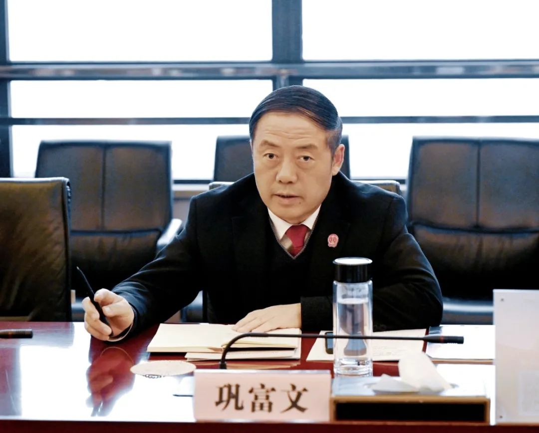 满载而来的全国政协委员巩富文