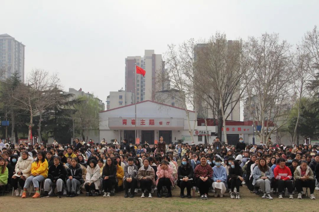 法典進校園法治伴成長臥龍區法院民法典宣講團走進南陽農業職業學院