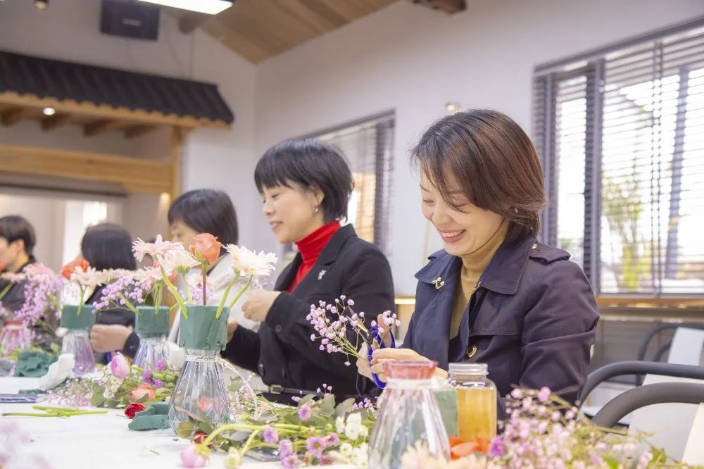 馨香绽放平阳县举办女性插花艺术沙龙活动