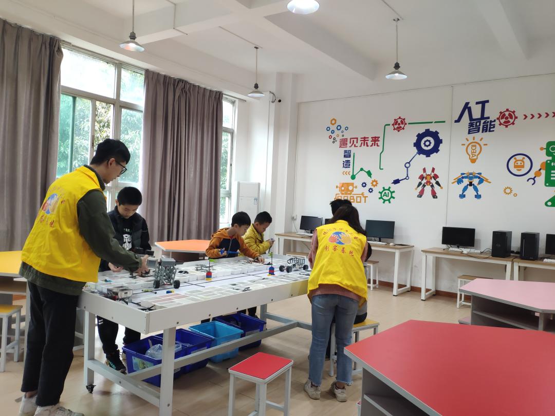 我是妇联人就在你身边市妇女儿童活动中心开展庆三八主题开放日公益